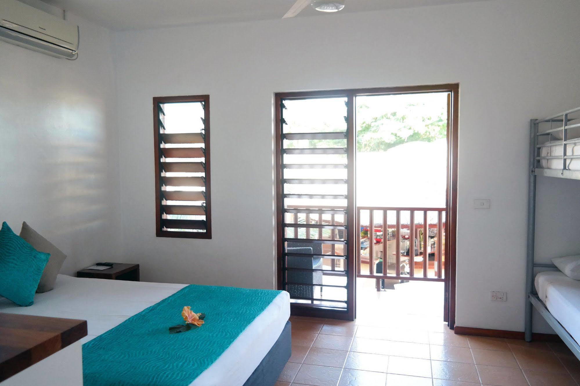 Moorings Hotel Port Vila Buitenkant foto